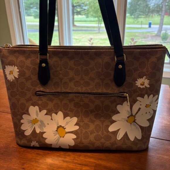 COACH Gallery Tote - Picture 1 of 4
